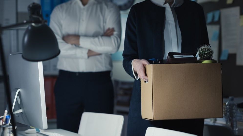 Ziua și concedierea în România! O cunoscută companie tech anunță restructurări