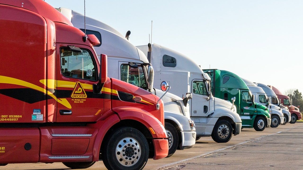 Nou val de scumpiri în transportul din Marea Britanie: 75% dintre șoferii de tir nu au pașaport