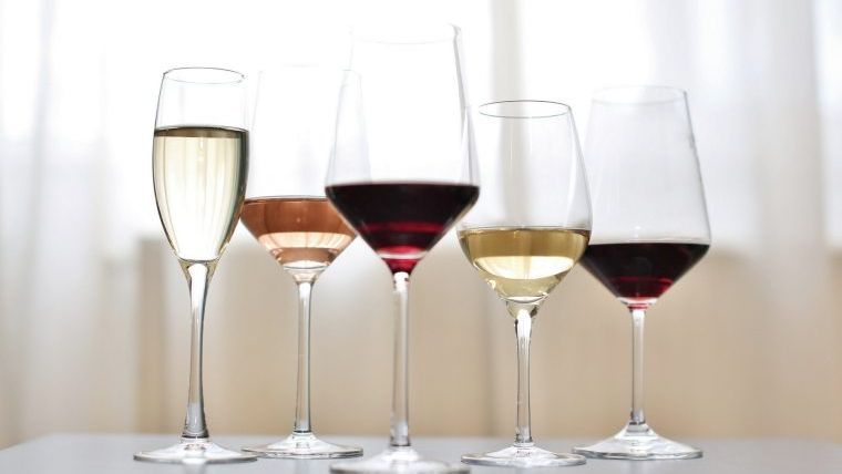 Cantitate de zeci de mii de litri de vin falsificat din Bulgaria, retrasa din comert inainte de Paste