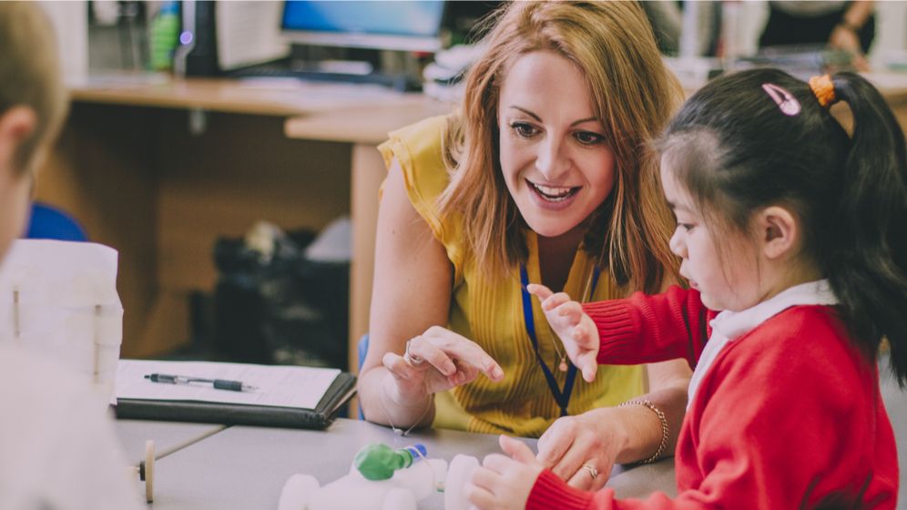 Când ar putea începe vaccinarea prioritară a cadrelor didactice