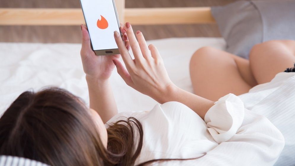 Sondaj: Majoritatea celor care folosesc servicii de dating se tem că pot fi escrocați
