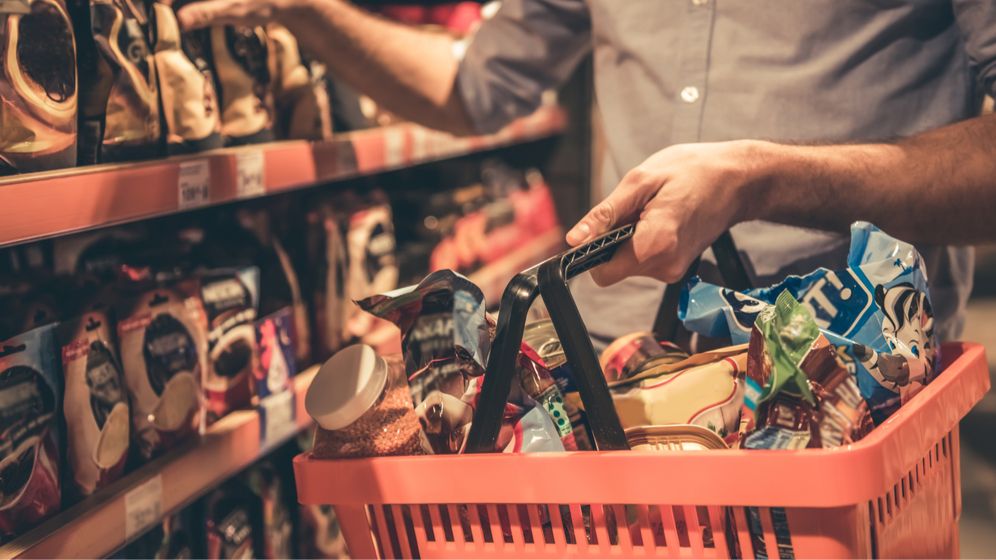 Studiu: Românii, neîncrezători în beneficiile de sănătate menționate pe ambalajele produselor alimentare