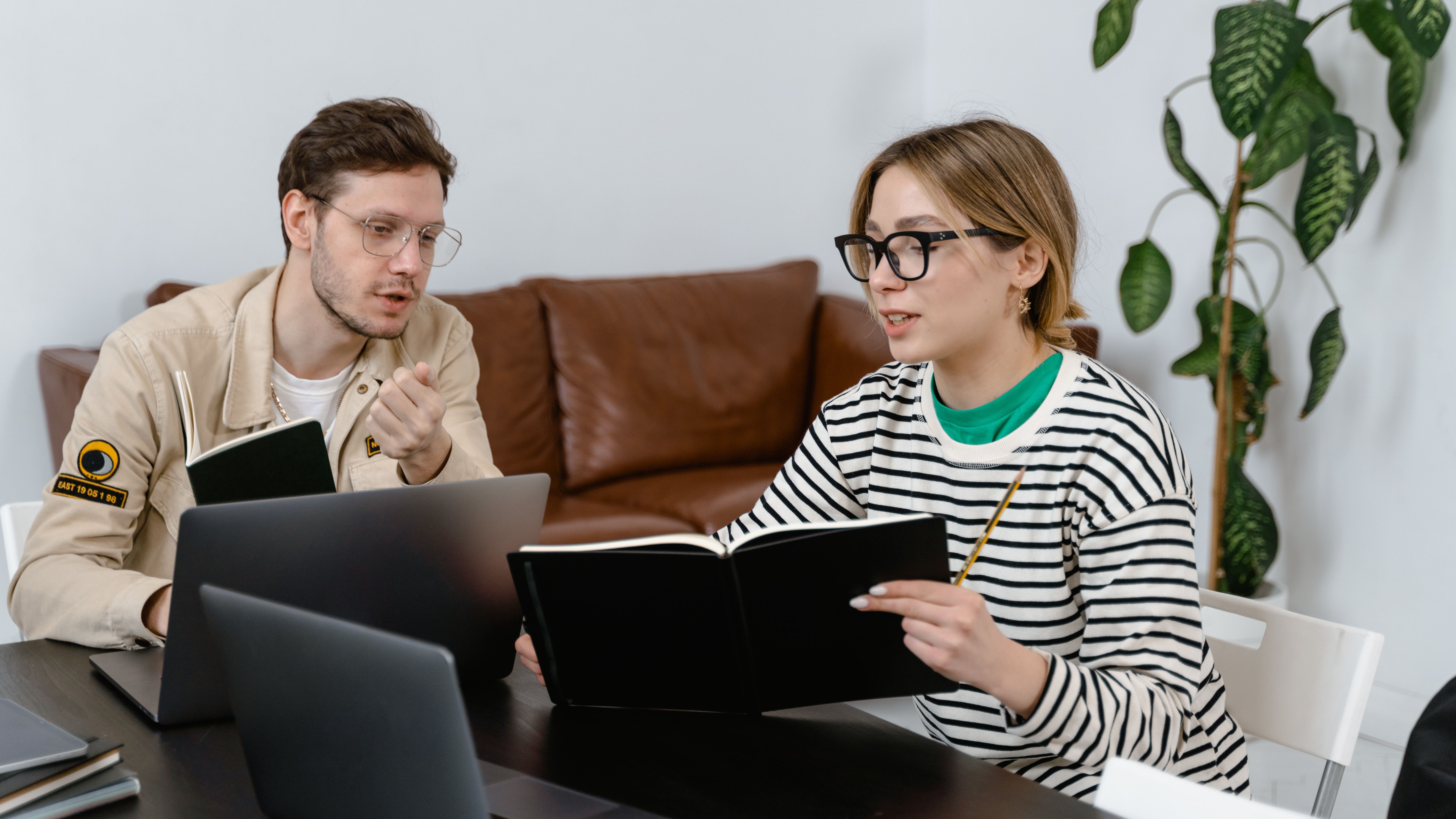 5 modalități de a-ți îmbunătăți abilităţile de comunicare la locul de muncă