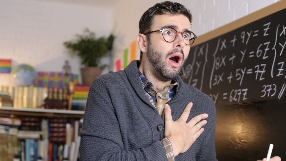 Înșelătoriile deepfake iau amploare: Un broker a plătit 25 mil. $, sfătuit de un ”director financiar” AI