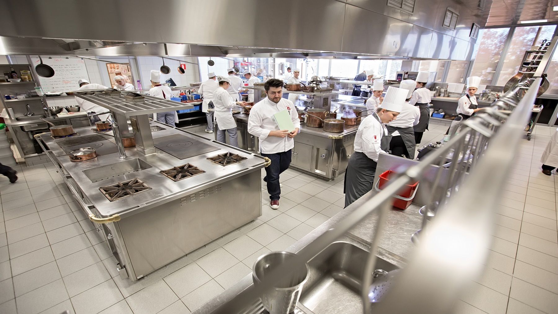 Designul inteligent al spațiului de bucătărie: maximizarea eficienței în restaurantele profesionale