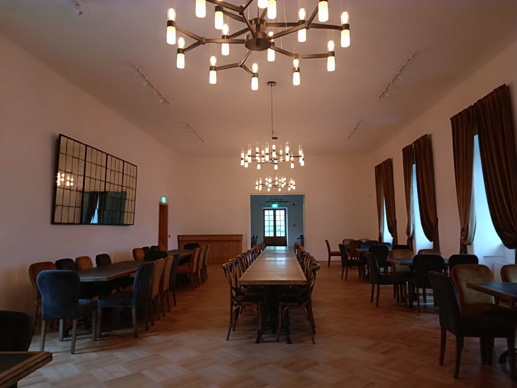 GALERIE FOTO: Magia unui castel ascuns din inima Transilvaniei. Castelul Ugron a fost uitat de lume - Imagine 23