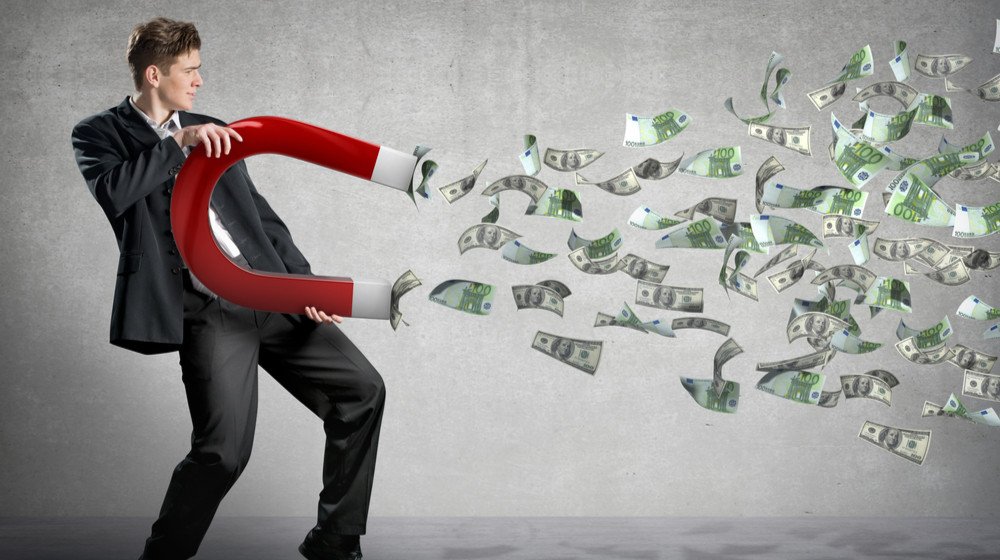 Ce SALARII devin publice după aplicarea Directivei privind transparența salarială în România. Explicațiile specialistului: "Sarcina probei revine angajatorului"