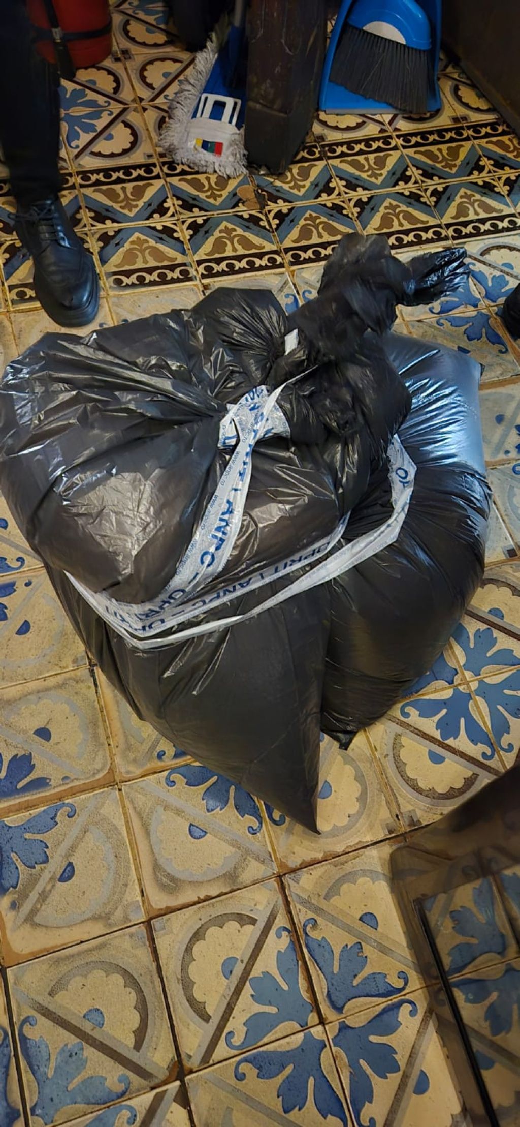 GALERIE FOTO | ANPC, a dat amenzi de 74.000 lei după controalele din Centrul Vechi - Imagine 17