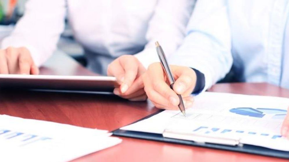 Statul restituie sumele privind taxa auto intr-o singura transa. Acestea includ dobanzile aferente