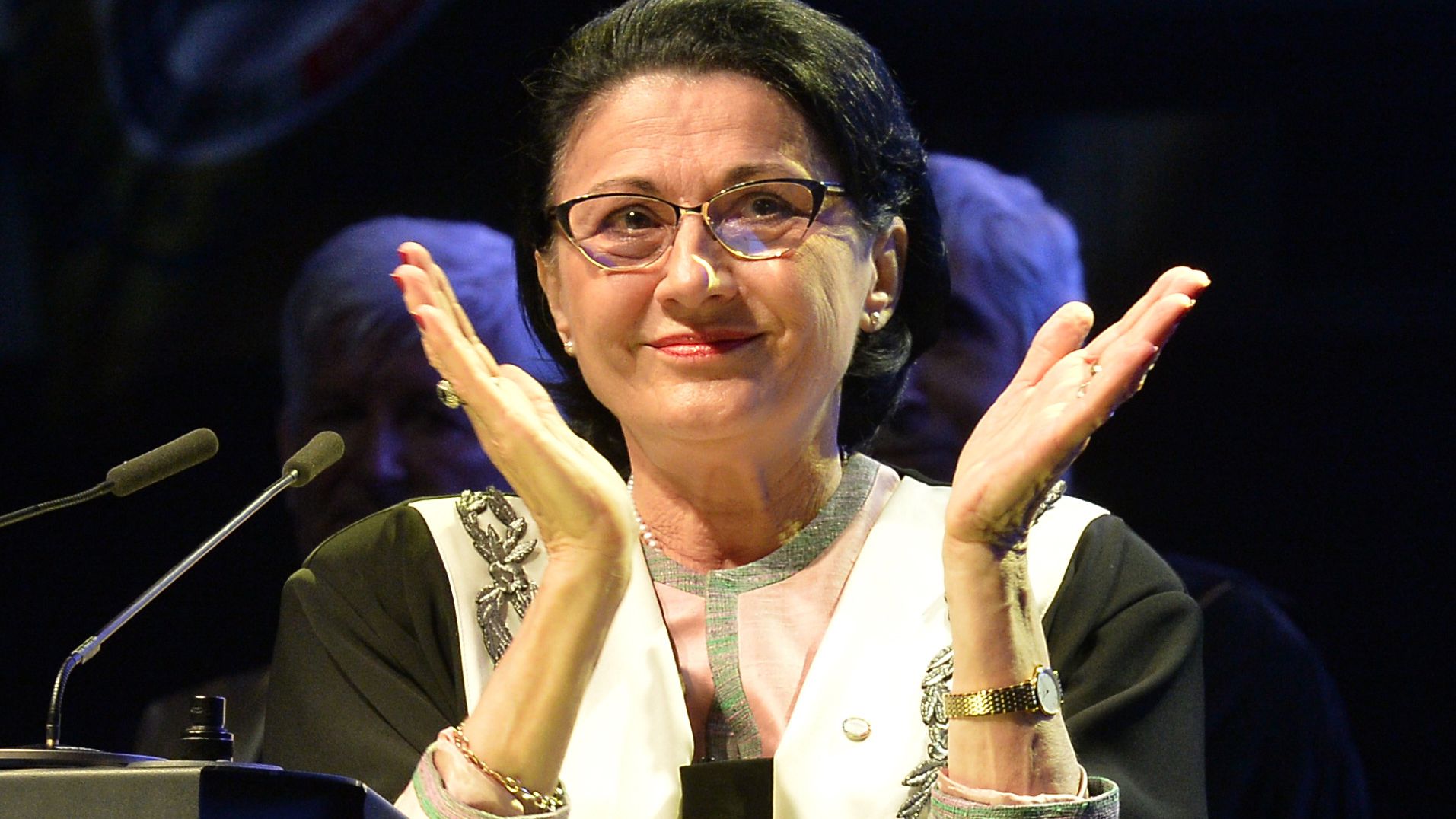 Contract incheiat de Alexandru Cumpanasu si ministrul Ecaterina Andronescu, anul trecut: activitatile ONG-ului si banii pe care ii incaseaza