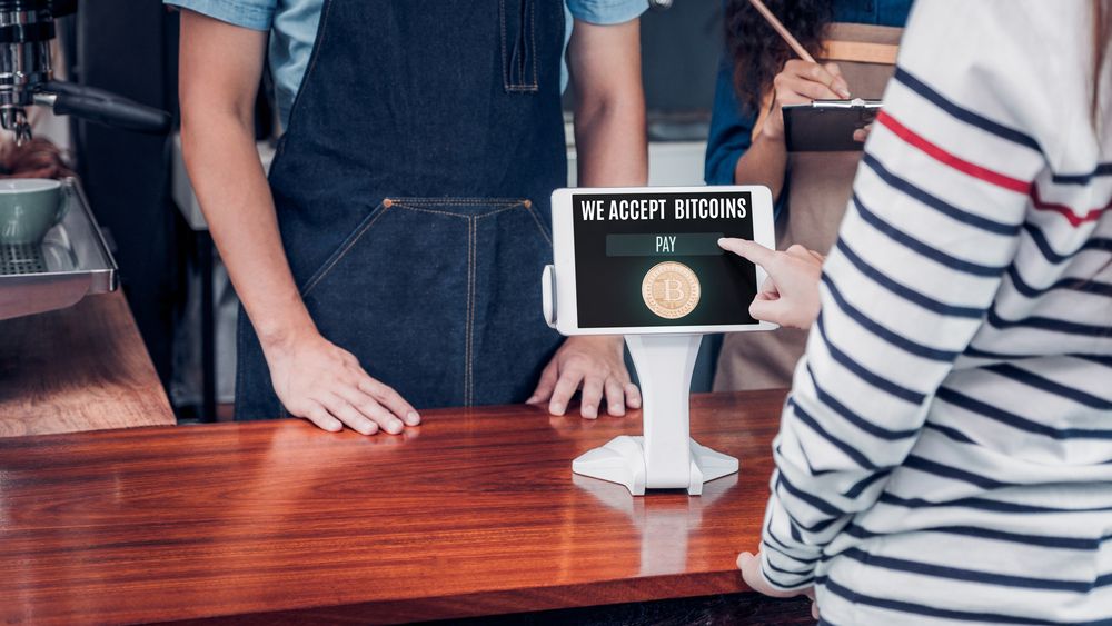 Thailanda va permite turiştilor străini să îşi convertească criptomonedele în moneda locală