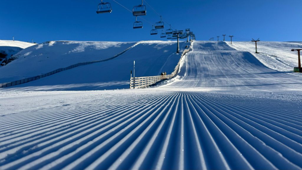 FOTO | TOP pârtii de schi în România 2025: Unde te poți bucura de munții țării de pe schiuri - Imagine 2