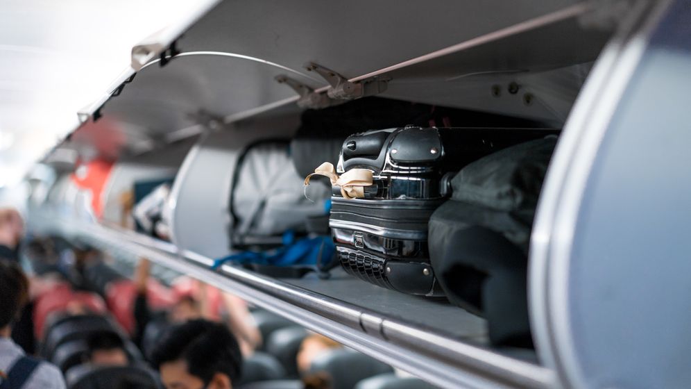 Italia a interzis bagajele în compartimentele din cabina avioanelor