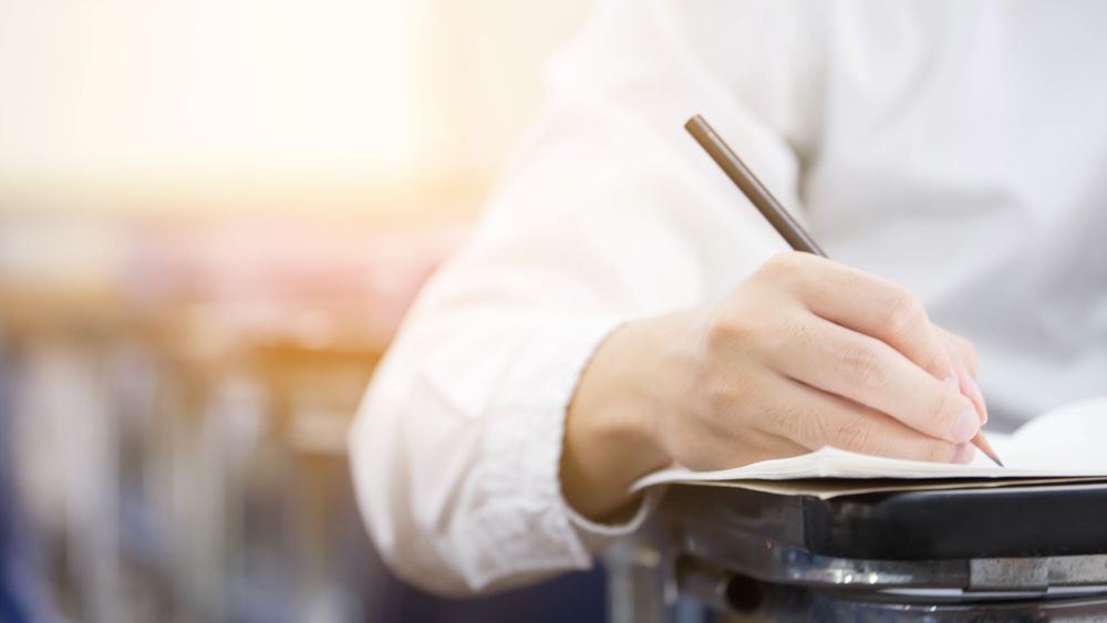 Elevii cu COVID-19 pot susţine examenele naţionale izolaţi; metodologia prevede chiar şi în spital