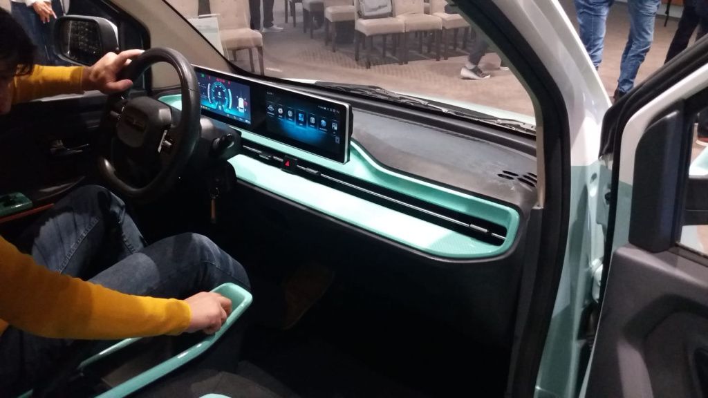 GALERIE FOTO | Allview a prezentat primul său model electric ce poate fi condus de la 16 ani - Imagine 3