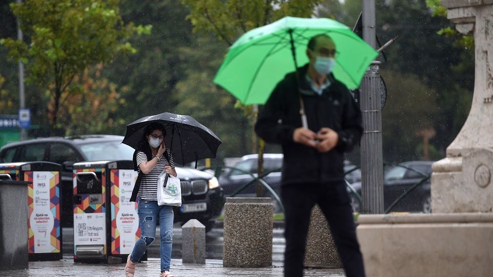 Cod portocaliu de ploi abundente pe litoral și cod galben în Capitală și alte 29 de județe