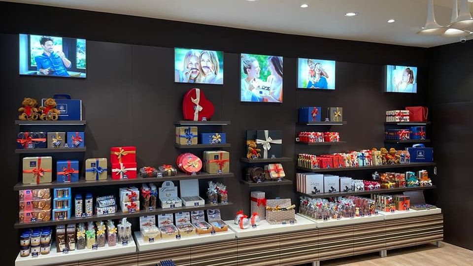 FOTO | Se deschide cea mai mare ciocolaterie Leonidas din România