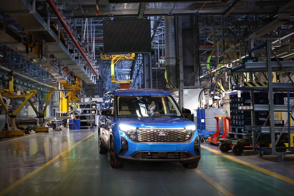 GALERIE FOTO | Ford Puma Gen-E, prima electrică făcută în România, a intrat în producție - Imagine 22