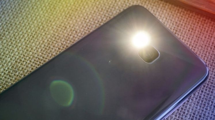Toate telefoanele bune care vin in toamna, de la iPhone 8 la Galaxy Note 8