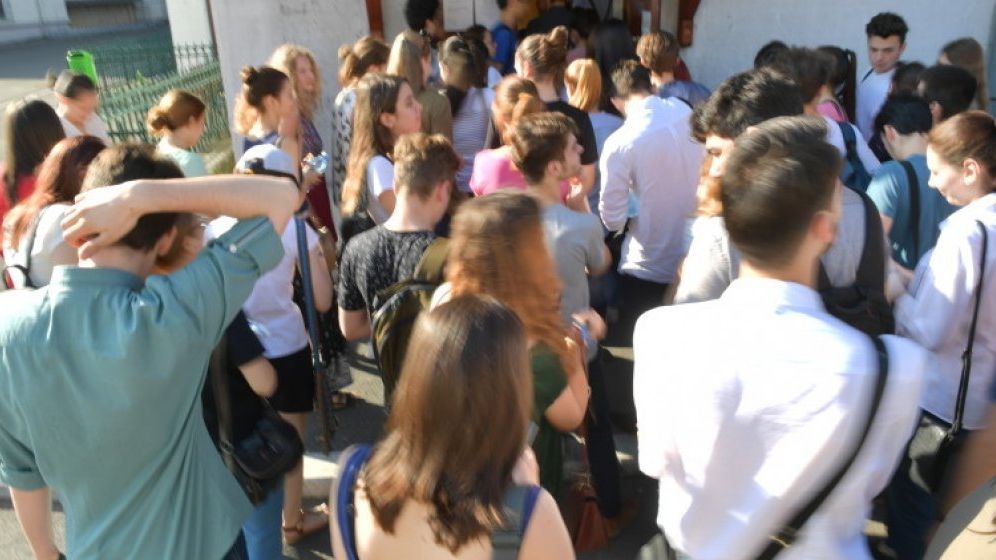 Dezastru: Jumatate de milion de elevi si copii au plecat din Romania in zece ani