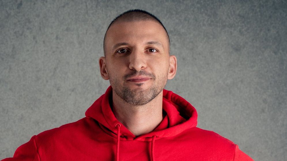 Peste 100.000 de africani au apă potabilă din fântânile lui Ștefan Mandachi