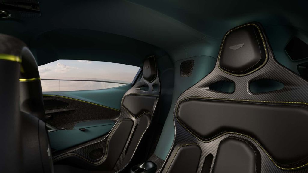 GALERIE FOTO | Aston Martin a adus Valhalla pe străzi cu un supercar de 1.064 CP - Imagine 6
