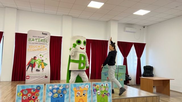 Peste 10.000 de elevi, în programul de educație ecologică „Baterel”. Pot câștiga și premii reciclând baterii și deșeuri electronice