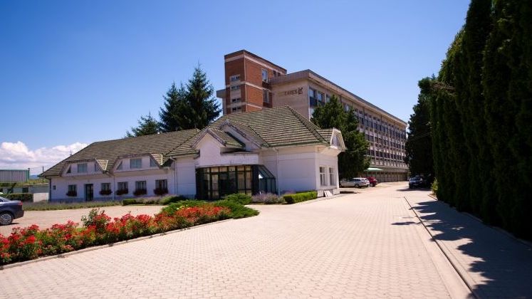 (P) Fares, peste 8 decenii de plante medicinale pentru romani
