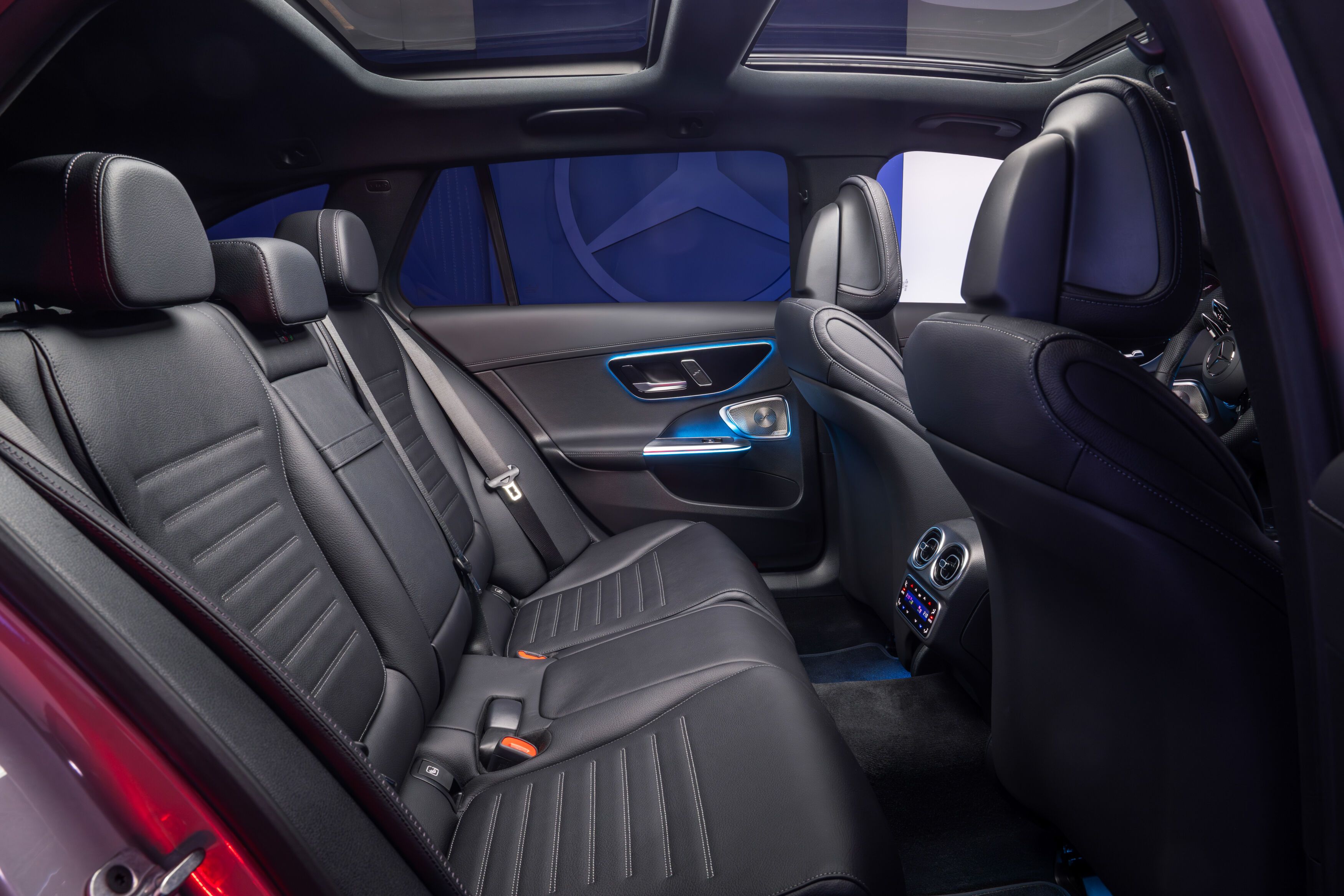 FOTO | Mercedes-Benz aduce un facelift Clasei C. Unele motoare dispar din gamă - Poza 14