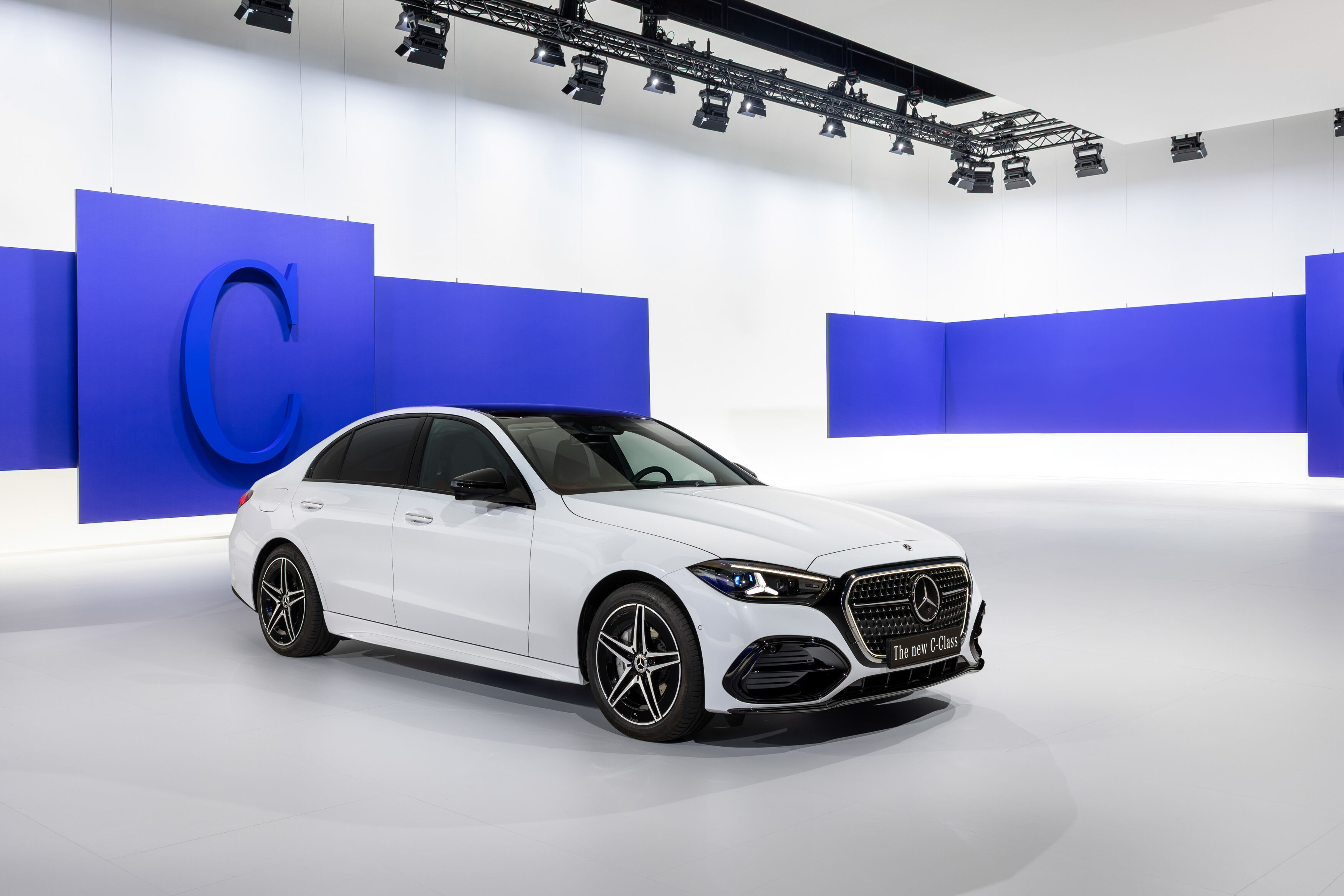 FOTO | Mercedes-Benz aduce un facelift Clasei C. Unele motoare dispar din gamă