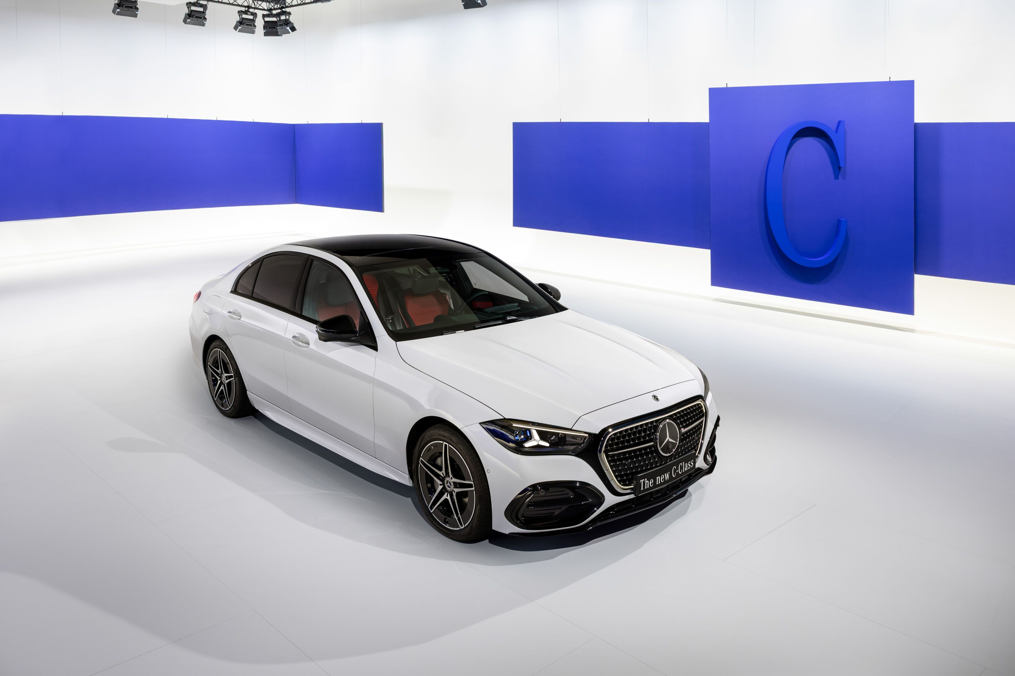 FOTO | Mercedes-Benz aduce un facelift Clasei C. Unele motoare dispar din gamă - Poza 2