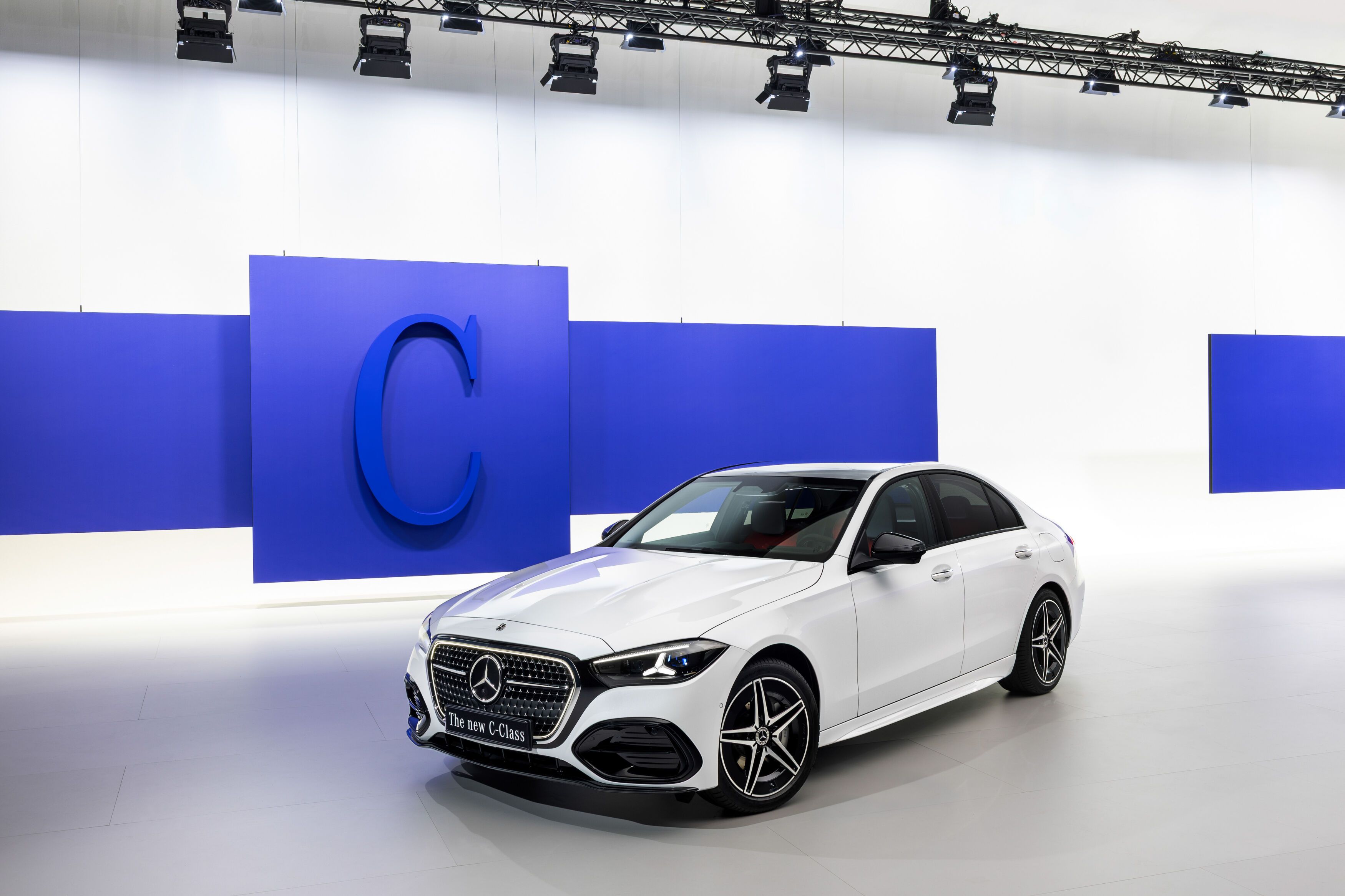 FOTO | Mercedes-Benz aduce un facelift Clasei C. Unele motoare dispar din gamă - Poza 1
