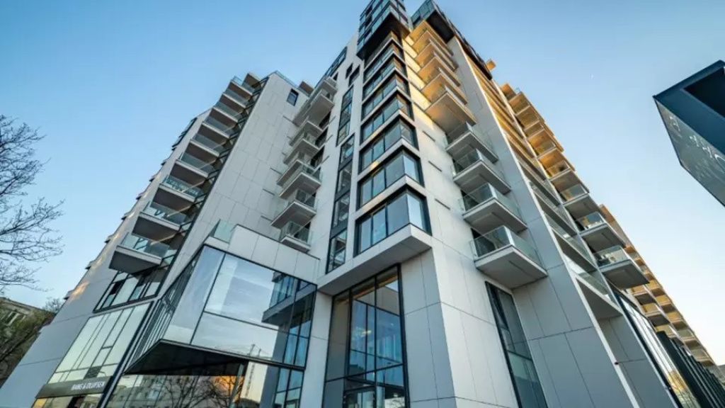 Complexul rezidențial One Herăstrău Towers, București.