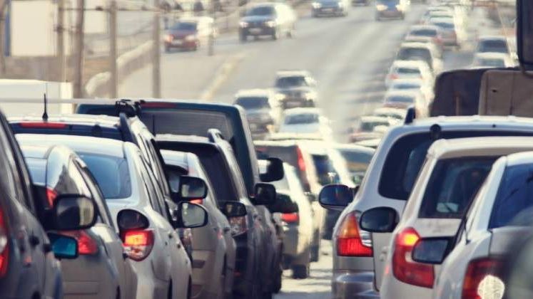 Traficul rutier este intens pe Valea Prahovei si spre litoral