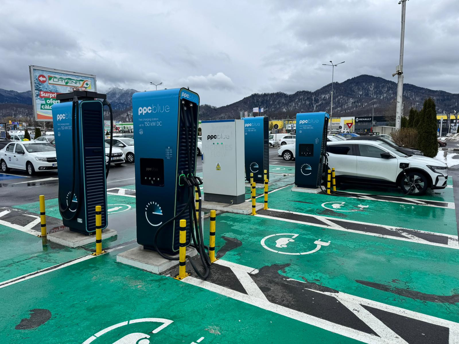 PPC Blue îi premiază pe șoferii de mașini electrice care încarcă în afara orelor de vârf. Ce poți câștiga
