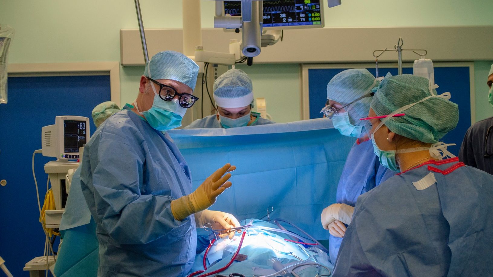 MedLife: 11 copii cu malformatii cardiace, tratati pro bono la Sibiu