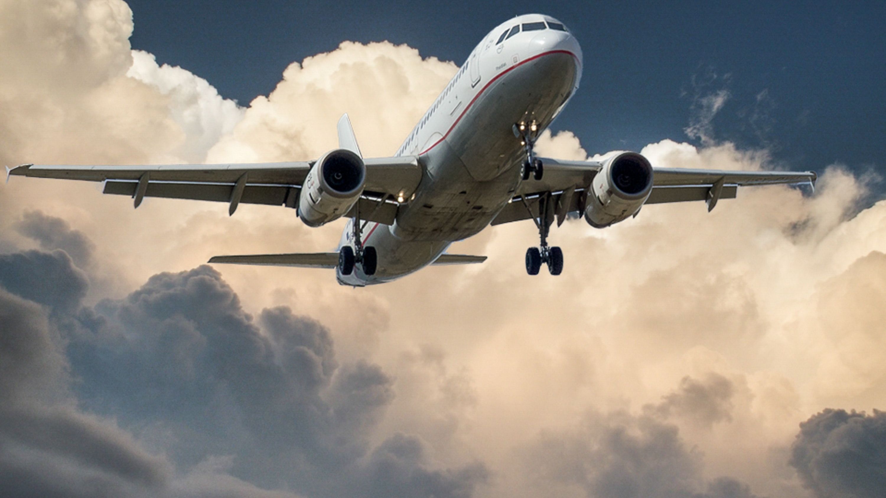 Expert: Turbulențele care afectează cursele aeriene s-ar putea dubla sau tripla