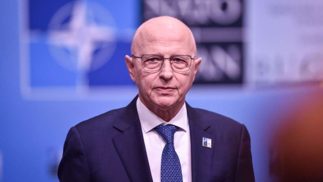 Mircea Geoană demisionează de la șefia NATO și candidează la Președinția României