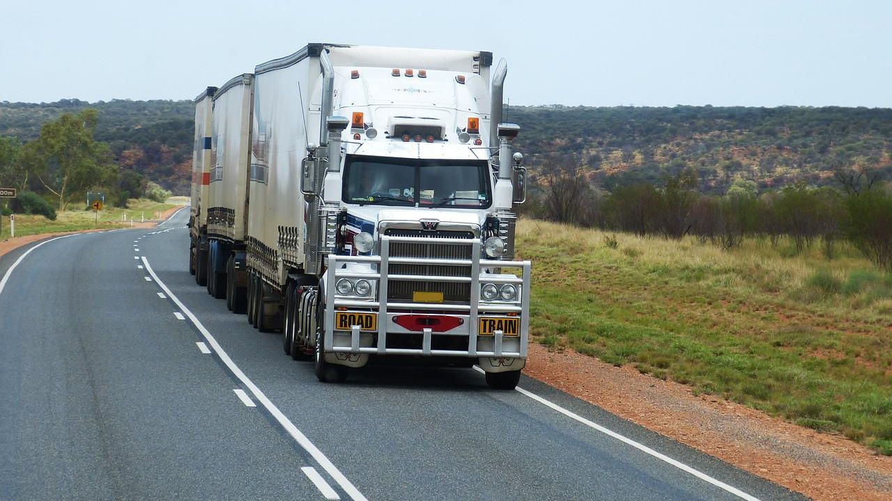 Daimler Truck vrea să testeze un camion electric, cu o autonomie de 500 de kilometri