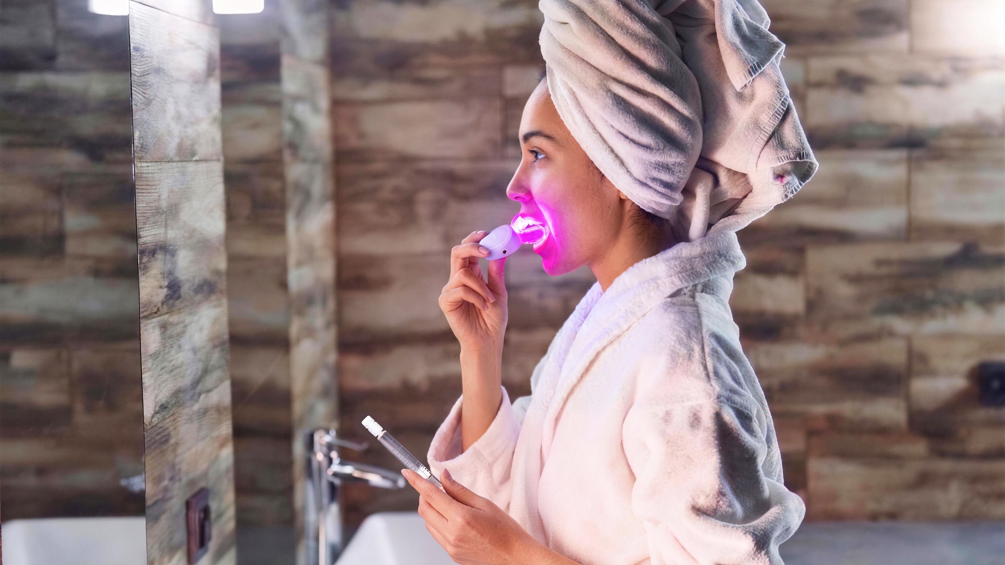 FOREO lansează issa Teeth Whitening Set: cum arată primul sistem sonic de albire a dinților pentru acasă