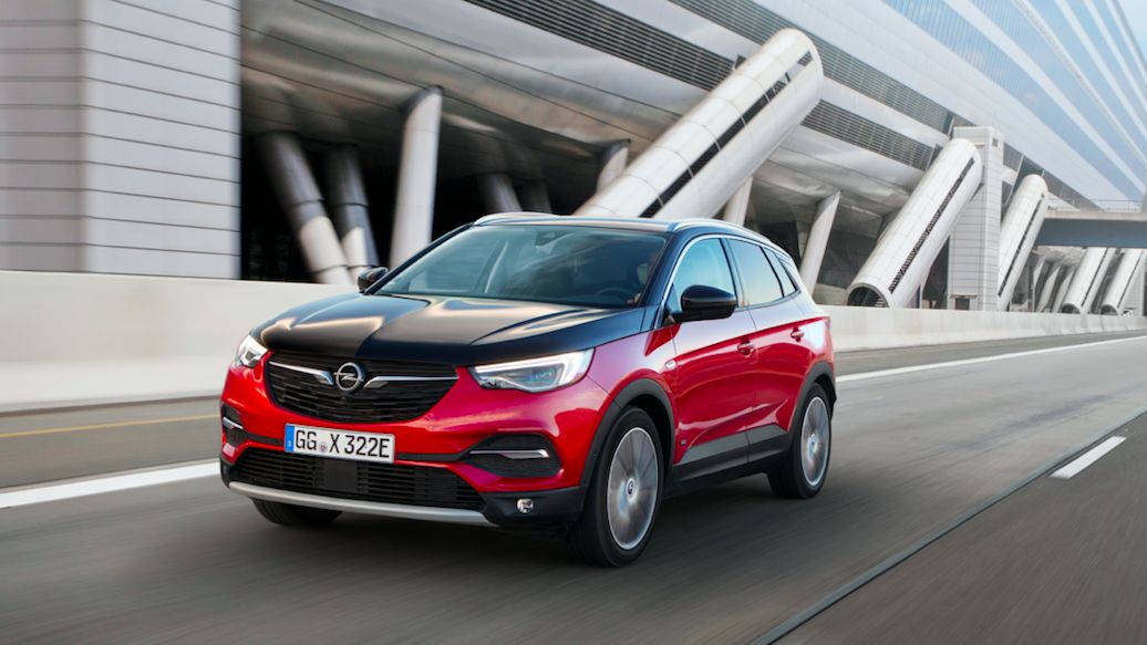Opel lanseaza noua versiune Grandland X PHEV