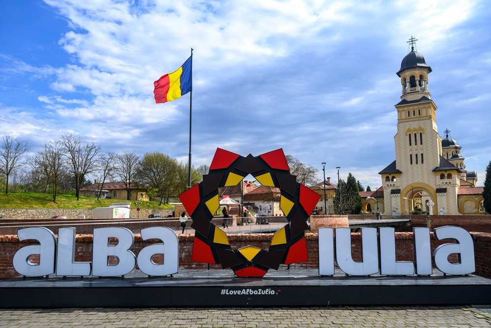 Românii au sărit cu bani să împrumute Alba Iulia: Orașul a cerut 30 de milioane de euro, dar cererea investitorilor a ajuns la 77 de milioane