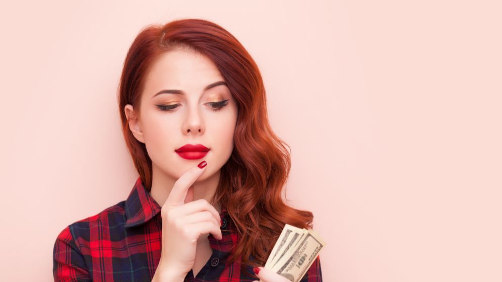 Sondaj eToro: Femeile investitor din România controlează finanțele familiei