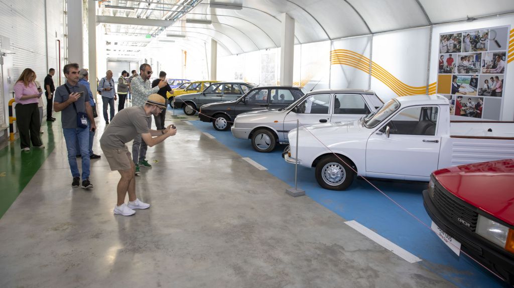 [FOTO] Colecția Dacia de care puțini știu: Cum arată "žmuzeul" de la Titu - Imagine 14