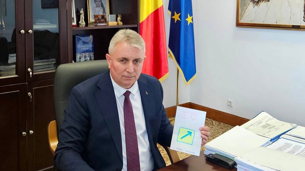 Bode se plânge de ”degradarea PNL”: Postează imagini cu inimioare și stema partidului desenată de fiica sa