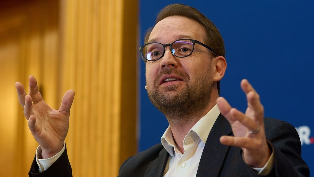 Dominic Fritz, înaintea moțiunii de cenzură: „Oricum ar fi, România nu se mai poate întoarce în beznă”