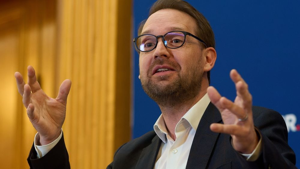 Dominic Fritz avertizează: O moțiune de cenzură ar genera „luni de instabilitate” politică și un „nou tăvălug” al prețurilor