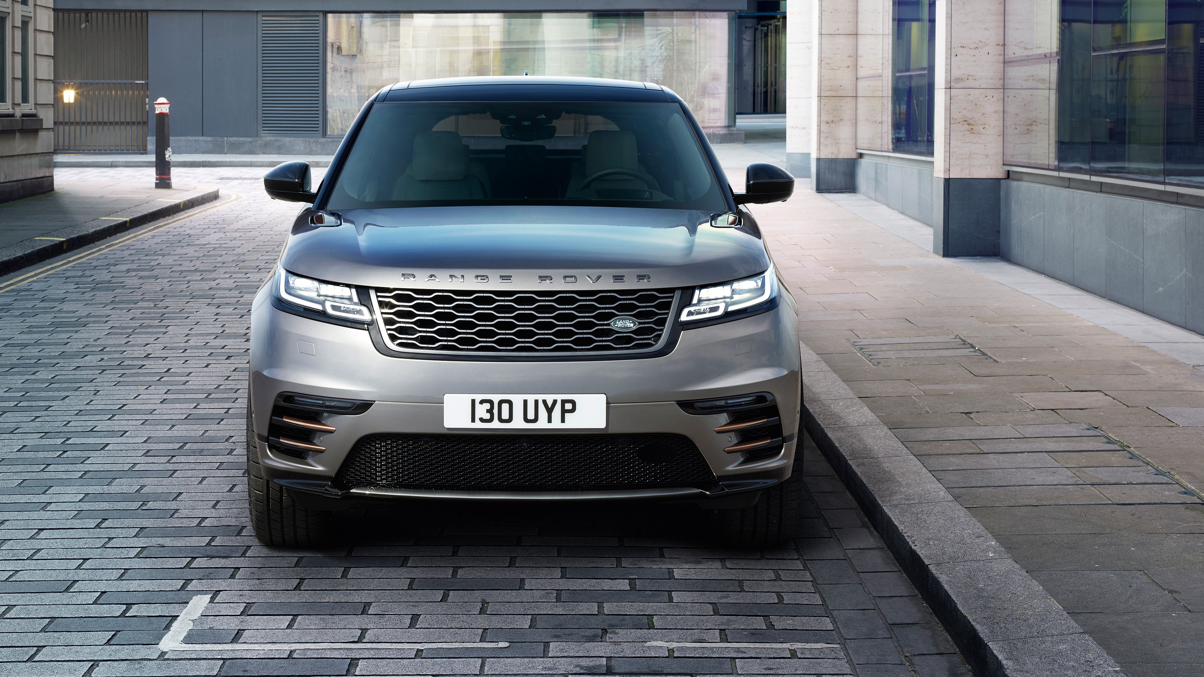 Range Rover prezinta modelul Velar, un nou membru in familia de SUV-uri britanice
