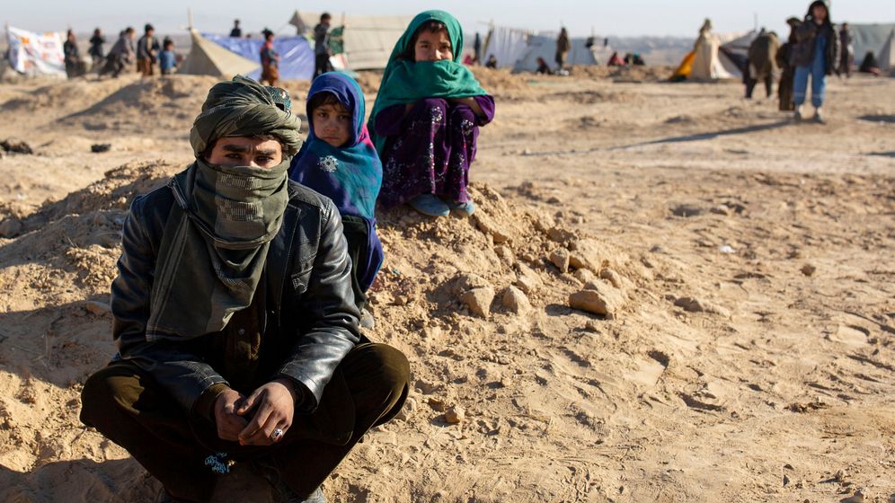 O nouă regulă în regimul taliban: femeile nu mai au voie să călătorească neînsoțite