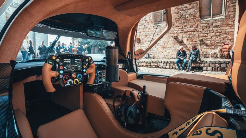 FOTO | Porsche a construit o versiune de stradă a mașinii cu care speră să câștige la Le Mans - Imagine 2